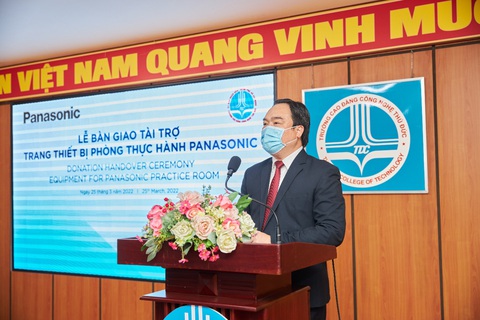 Panasonic Life Solutions tặng thiết bị thực hành cho sinh viên khoa Điện - Ảnh 3. Panasonic Life Solutions tặng thiết bị thực hành cho sinh viên khoa Điện - Ảnh 3.