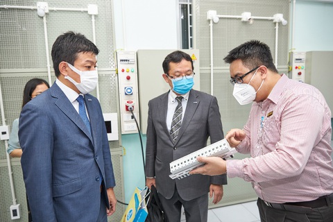 Panasonic Life Solutions tặng thiết bị thực hành cho sinh viên khoa Điện - Ảnh 4. Panasonic Life Solutions tặng thiết bị thực hành cho sinh viên khoa Điện - Ảnh 4.