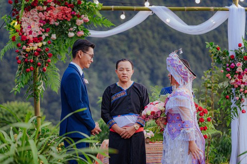 Hành trình của cô gái Mông kết hôn với chàng trai Sài Gòn lần đầu đến quê chồng - Ảnh 2. Hành trình của cô gái Mông kết hôn với chàng trai Sài Gòn lần đầu đến quê chồng - Ảnh 2.