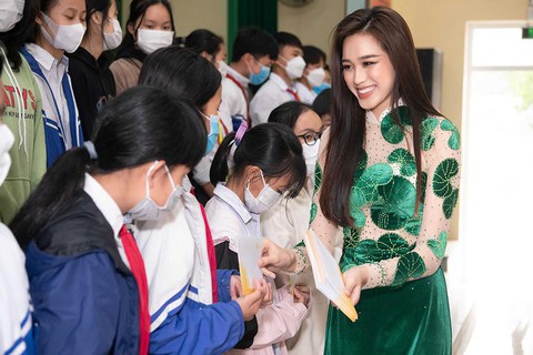 Đội tuyển bóng đá nữ là nguồn cảm hứng để Đen Vâu sáng tác ca khúc chủ đề SEA Games 31 - Ảnh 7. Đội tuyển bóng đá nữ là nguồn cảm hứng để Đen Vâu sáng tác ca khúc chủ đề SEA Games 31 - Ảnh 7.