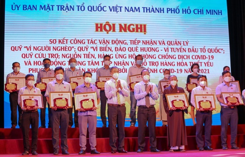 Năm 2021, TP.HCM vận động được hơn 4.800 tỉ để chống dịch, hỗ trợ người nghèo - Ảnh 1. Năm 2021, TP.HCM vận động được hơn 4.800 tỉ để chống dịch, hỗ trợ người nghèo - Ảnh 1.