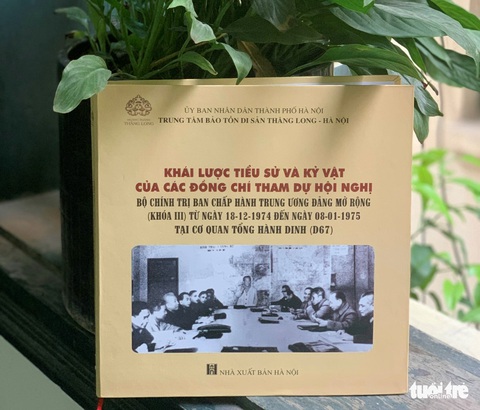 Tạm dừng phát hành sách nhầm lẫn hình ảnh hai vị tướng - Ảnh 1. Tạm dừng phát hành sách nhầm lẫn hình ảnh hai vị tướng - Ảnh 1.
