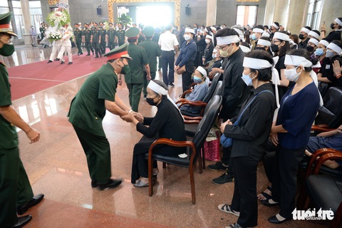 Lễ viếng Trung tướng Lê Nam Phong, nguyên hiệu trưởng Trường Sĩ quan Lục quân 2 - Ảnh 4. Lễ viếng Trung tướng Lê Nam Phong, nguyên hiệu trưởng Trường Sĩ quan Lục quân 2 - Ảnh 4.