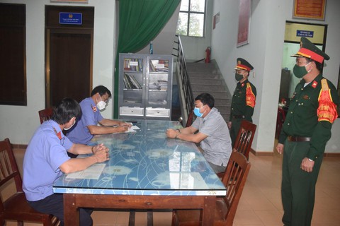 Đội trưởng cảnh sát ma túy huyện Bình Sơn bị bắt vì nhận hối lộ - Ảnh 1. Đội trưởng cảnh sát ma túy huyện Bình Sơn bị bắt vì nhận hối lộ - Ảnh 1.