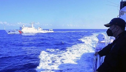 Philippines gửi công hàm ngoại giao về vụ chạm mặt tàu hải cảnh Trung Quốc - Ảnh 1. Philippines gửi công hàm ngoại giao về vụ chạm mặt tàu hải cảnh Trung Quốc - Ảnh 1.