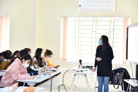 Sinh viên Hà Nội chia phe xin học trực tiếp - trực tuyến - Ảnh 1. Sinh viên Hà Nội chia phe xin học trực tiếp - trực tuyến - Ảnh 1.