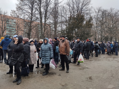 Nga mở hành lang nhân đạo cho thường dân rời khỏi 3 thành phố Ukraine - Ảnh 2. Nga mở hành lang nhân đạo cho thường dân rời khỏi 3 thành phố Ukraine - Ảnh 2.