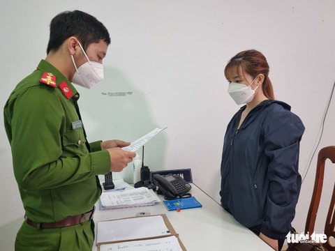 Khởi tố cô gái nhờ mẹ, em và bạn mở hàng chục tài khoản ngân hàng để bán kiếm lời - Ảnh 2. Khởi tố cô gái nhờ mẹ, em và bạn mở hàng chục tài khoản ngân hàng để bán kiếm lời - Ảnh 2.