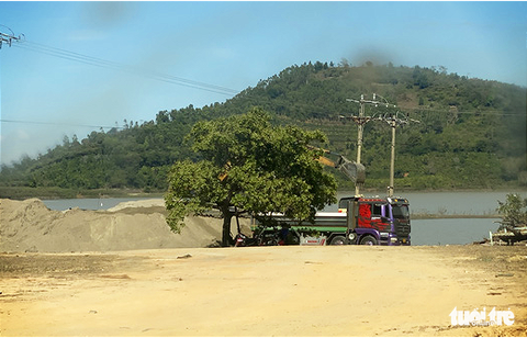 Được giao nạo vét lòng hồ nhưng chỉ tập trung ‘tận thu’ cát - Ảnh 4. Được giao nạo vét lòng hồ nhưng chỉ tập trung ‘tận thu’ cát - Ảnh 4.