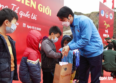 Nhà vệ sinh cho em do Tập đoàn TH tài trợ đến với trẻ em biên giới - Ảnh 5. Nhà vệ sinh cho em do Tập đoàn TH tài trợ đến với trẻ em biên giới - Ảnh 5.