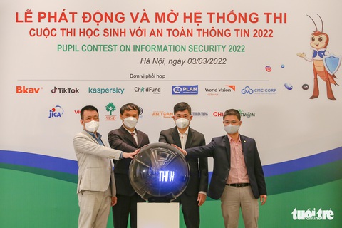 Học sinh tranh tài tại trường thi ảo lớn nhất 2022 - Ảnh 1. Học sinh tranh tài tại trường thi ảo lớn nhất 2022 - Ảnh 1.