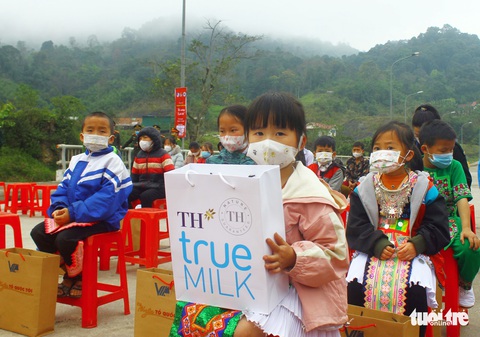 Nhà vệ sinh cho em do Tập đoàn TH tài trợ đến với trẻ em biên giới - Ảnh 2. Nhà vệ sinh cho em do Tập đoàn TH tài trợ đến với trẻ em biên giới - Ảnh 2.