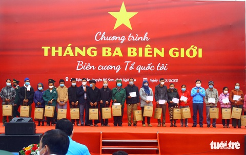 Nhà vệ sinh cho em do Tập đoàn TH tài trợ đến với trẻ em biên giới - Ảnh 4. Nhà vệ sinh cho em do Tập đoàn TH tài trợ đến với trẻ em biên giới - Ảnh 4.