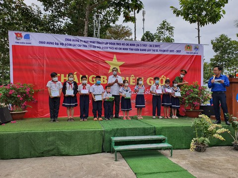 Tỉnh đoàn Kiên Giang tổ chức ngày hội Tháng ba biên giới trên vùng biên Tây Nam - Ảnh 2. Tỉnh đoàn Kiên Giang tổ chức ngày hội Tháng ba biên giới trên vùng biên Tây Nam - Ảnh 2.