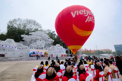 Lễ hội khinh khí cầu quốc tế tô điểm vẻ đẹp núi rừng Đông Bắc - Ảnh 3. Lễ hội khinh khí cầu quốc tế tô điểm vẻ đẹp núi rừng Đông Bắc - Ảnh 3.