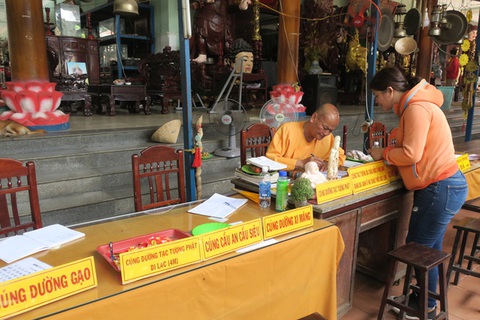 Cơ sở tôn giáo mở tài khoản nhận tiền công đức, nếu nhận tiền mặt phải ghi chép? - Ảnh 1. Cơ sở tôn giáo mở tài khoản nhận tiền công đức, nếu nhận tiền mặt phải ghi chép? - Ảnh 1.