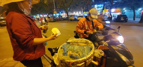 Nổi chìm đời hàng rong - Kỳ cuối: Tiếng rao văng vẳng suốt đêm dài - Ảnh 2. Nổi chìm đời hàng rong - Kỳ cuối: Tiếng rao văng vẳng suốt đêm dài - Ảnh 2.