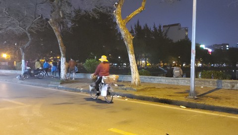 Nổi chìm đời hàng rong - Kỳ cuối: Tiếng rao văng vẳng suốt đêm dài - Ảnh 1. Nổi chìm đời hàng rong - Kỳ cuối: Tiếng rao văng vẳng suốt đêm dài - Ảnh 1.