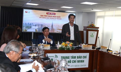 1/10 người môi giới bất động sản chưa có chứng chỉ - Ảnh 1. 1/10 người môi giới bất động sản chưa có chứng chỉ - Ảnh 1.