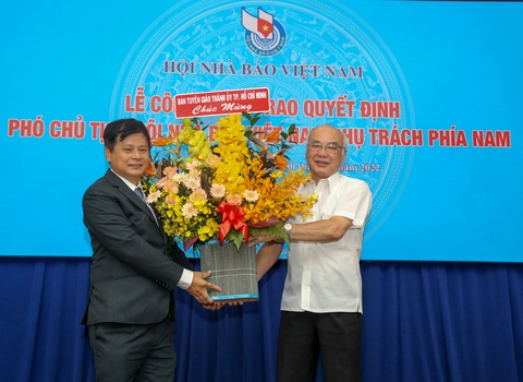 Ông Trần Trọng Dũng làm phó chủ tịch Hội Nhà báo Việt Nam phụ trách phía Nam - Ảnh 3. Ông Trần Trọng Dũng làm phó chủ tịch Hội Nhà báo Việt Nam phụ trách phía Nam - Ảnh 3.