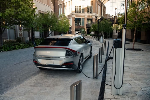 Xe sắp bán tại Việt Nam Kia EV6 trong thử nghiệm dùng thực tế và sạc nhanh: Yên tâm nếu đủ trạm sạc - Ảnh 1. Xe sắp bán tại Việt Nam Kia EV6 trong thử nghiệm dùng thực tế và sạc nhanh: Yên tâm nếu đủ trạm sạc - Ảnh 1.