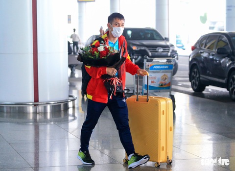 Tuyển Việt Nam trở về từ Nhật Bản, khép lại vòng loại World Cup 2022 - Ảnh 6. Tuyển Việt Nam trở về từ Nhật Bản, khép lại vòng loại World Cup 2022 - Ảnh 6.
