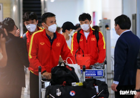 Tuyển Việt Nam trở về từ Nhật Bản, khép lại vòng loại World Cup 2022 - Ảnh 3. Tuyển Việt Nam trở về từ Nhật Bản, khép lại vòng loại World Cup 2022 - Ảnh 3.