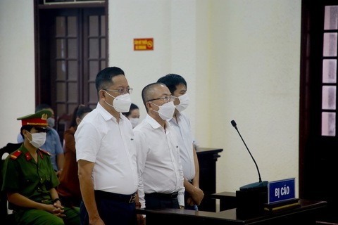 Cựu nhà báo Phan Bùi Bảo Thy được đưa ra xét xử lần 2 vì nói xấu lãnh đạo - Ảnh 1. Cựu nhà báo Phan Bùi Bảo Thy được đưa ra xét xử lần 2 vì nói xấu lãnh đạo - Ảnh 1.