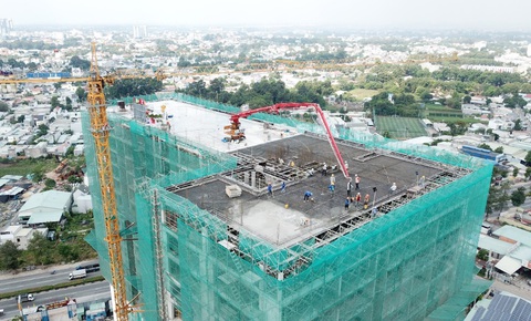 Chung cư Minh Quốc Plaza cất nóc, góp phần phát triển đô thị Bình Dương - Ảnh 1. Chung cư Minh Quốc Plaza cất nóc, góp phần phát triển đô thị Bình Dương - Ảnh 1.