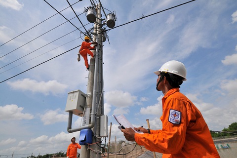 EVNSPC tăng cường dịch vụ khách hàng trong cao điểm tháng nóng - Ảnh 1. EVNSPC tăng cường dịch vụ khách hàng trong cao điểm tháng nóng - Ảnh 1.