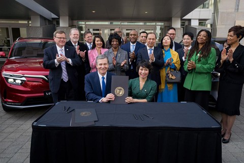 Tổng thống Biden hoan nghênh VinFast xây nhà máy sản xuất ô tô điện ở Mỹ - Ảnh 2. Tổng thống Biden hoan nghênh VinFast xây nhà máy sản xuất ô tô điện ở Mỹ - Ảnh 2.