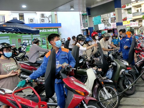 Từ 1-4 có van xả áp cho giá xăng dầu - Ảnh 1. Từ 1-4 có van xả áp cho giá xăng dầu - Ảnh 1.