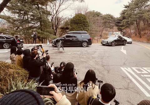 Lễ cưới thế kỷ của Son Ye Jin và Hyun Bin thành tâm điểm showbiz - Ảnh 7. Lễ cưới thế kỷ của Son Ye Jin và Hyun Bin thành tâm điểm showbiz - Ảnh 7.