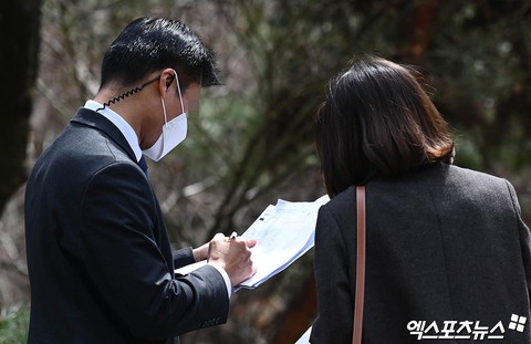 Lễ cưới thế kỷ của Son Ye Jin và Hyun Bin thành tâm điểm showbiz - Ảnh 5. Lễ cưới thế kỷ của Son Ye Jin và Hyun Bin thành tâm điểm showbiz - Ảnh 5.