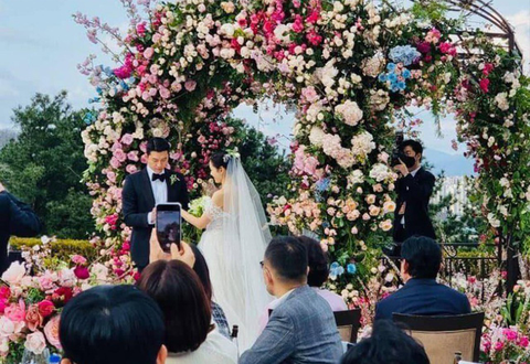Lễ cưới thế kỷ của Son Ye Jin và Hyun Bin thành tâm điểm showbiz - Ảnh 1. Lễ cưới thế kỷ của Son Ye Jin và Hyun Bin thành tâm điểm showbiz - Ảnh 1.