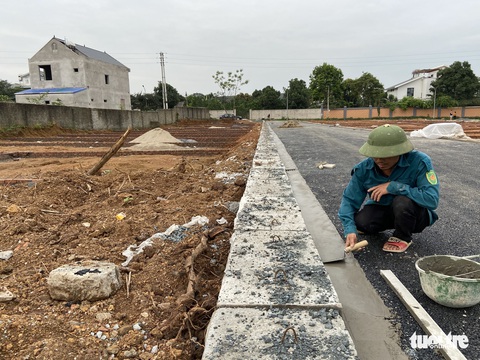 Ảnh tách thửa, phân lô đất nông thôn rồi để hoang phế ở ngoại thành Hà Nội - Ảnh 6. Ảnh tách thửa, phân lô đất nông thôn rồi để hoang phế ở ngoại thành Hà Nội - Ảnh 6.