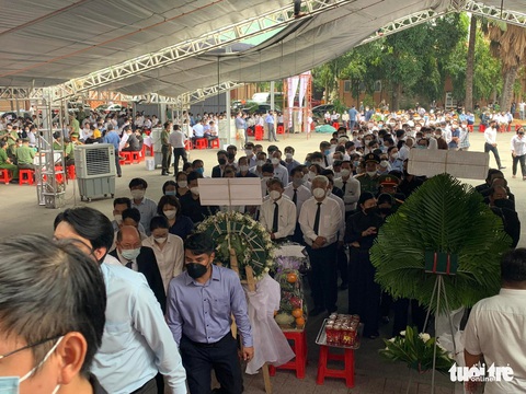 Lễ viếng Phó chủ tịch thường trực UBND TP.HCM Lê Hòa Bình - Ảnh 6. Lễ viếng Phó chủ tịch thường trực UBND TP.HCM Lê Hòa Bình - Ảnh 6.