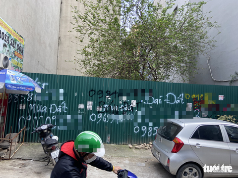 Bộ TN-MT đề xuất cấm đấu giá trong 5 năm, phải bồi thường nếu bỏ cọc - Ảnh 1. Bộ TN-MT đề xuất cấm đấu giá trong 5 năm, phải bồi thường nếu bỏ cọc - Ảnh 1.