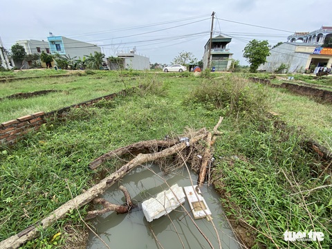 Ảnh tách thửa, phân lô đất nông thôn rồi để hoang phế ở ngoại thành Hà Nội - Ảnh 8. Ảnh tách thửa, phân lô đất nông thôn rồi để hoang phế ở ngoại thành Hà Nội - Ảnh 8.