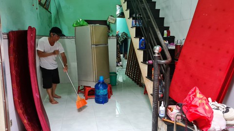 Mưa lớn kéo dài, hàng trăm hộ dân lội nước bì bõm giữa Quy Nhơn - Ảnh 9. Mưa lớn kéo dài, hàng trăm hộ dân lội nước bì bõm giữa Quy Nhơn - Ảnh 9.