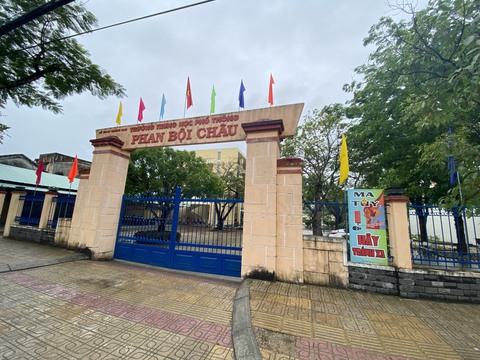 Phụ huynh ‘tố’ nhà trường, ban đại diện cha mẹ học sinh lạm thu, hiệu trưởng nói gì? - Ảnh 1. Phụ huynh ‘tố’ nhà trường, ban đại diện cha mẹ học sinh lạm thu, hiệu trưởng nói gì? - Ảnh 1.