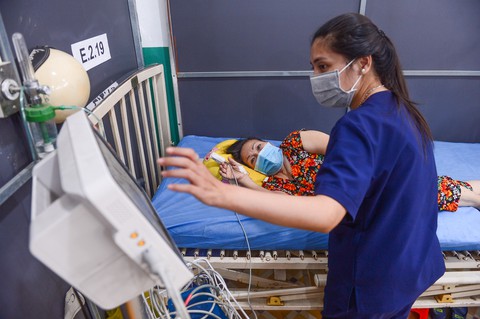 Tin COVID-19 chiều 9-3: Thêm 164.596 ca nhiễm mới, Hà Nội giảm nhẹ, TP.HCM tăng - Ảnh 1. Tin COVID-19 chiều 9-3: Thêm 164.596 ca nhiễm mới, Hà Nội giảm nhẹ, TP.HCM tăng - Ảnh 1.