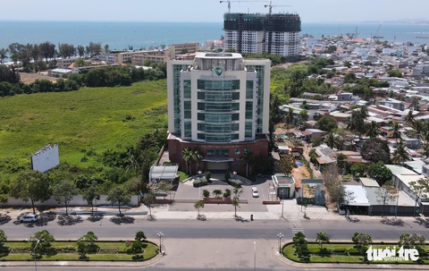 Bình Thuận giao đất vàng cho ngân hàng xây trụ sở thế nào? - Ảnh 1. Bình Thuận giao đất vàng cho ngân hàng xây trụ sở thế nào? - Ảnh 1.