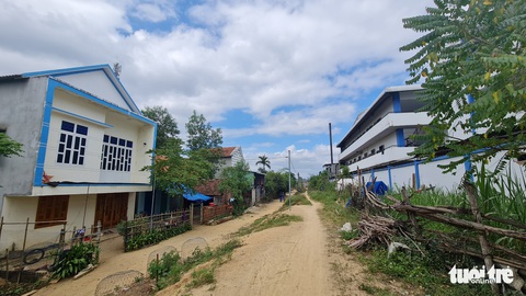 Hàng trăm hộ dân đau đầu, nhức óc vì nhà máy thải khói hôi tra tấn - Ảnh 3. Hàng trăm hộ dân đau đầu, nhức óc vì nhà máy thải khói hôi tra tấn - Ảnh 3.