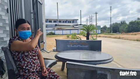 Hàng trăm hộ dân đau đầu, nhức óc vì nhà máy thải khói hôi tra tấn - Ảnh 2. Hàng trăm hộ dân đau đầu, nhức óc vì nhà máy thải khói hôi tra tấn - Ảnh 2.