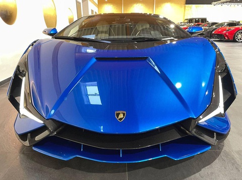 Đại lý tư nhân chào hàng Lamborghini Sian tới giới nhà giàu Việt, giá có thể lên trăm tỉ đồng - Ảnh 2. Đại lý tư nhân chào hàng Lamborghini Sian tới giới nhà giàu Việt, giá có thể lên trăm tỉ đồng - Ảnh 2.