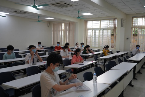 Hơn 500 chỉ tiêu vào lớp 10 Trường THPT chuyên Khoa học tự nhiên năm học 2022-2023 - Ảnh 1. Hơn 500 chỉ tiêu vào lớp 10 Trường THPT chuyên Khoa học tự nhiên năm học 2022-2023 - Ảnh 1.