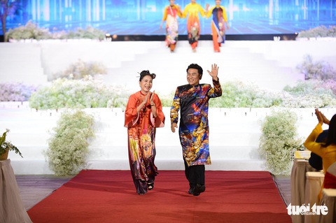 HHen Niê, Kim Duyên cùng hàng trăm nghệ sĩ trình diễn khai mạc Lễ hội áo dài TP.HCM - Ảnh 6. HHen Niê, Kim Duyên cùng hàng trăm nghệ sĩ trình diễn khai mạc Lễ hội áo dài TP.HCM - Ảnh 6.