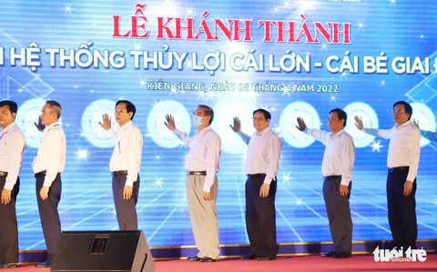 Thủ tướng phát lệnh khánh thành siêu cống thủy lợi lớn nhất Việt Nam - Ảnh 3. Thủ tướng phát lệnh khánh thành siêu cống thủy lợi lớn nhất Việt Nam - Ảnh 3.