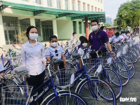 Trao tặng 300 xe đạp cho học sinh Đồng Tháp ‘tiếp sức đến trường’ - Ảnh 3. Trao tặng 300 xe đạp cho học sinh Đồng Tháp ‘tiếp sức đến trường’ - Ảnh 3.